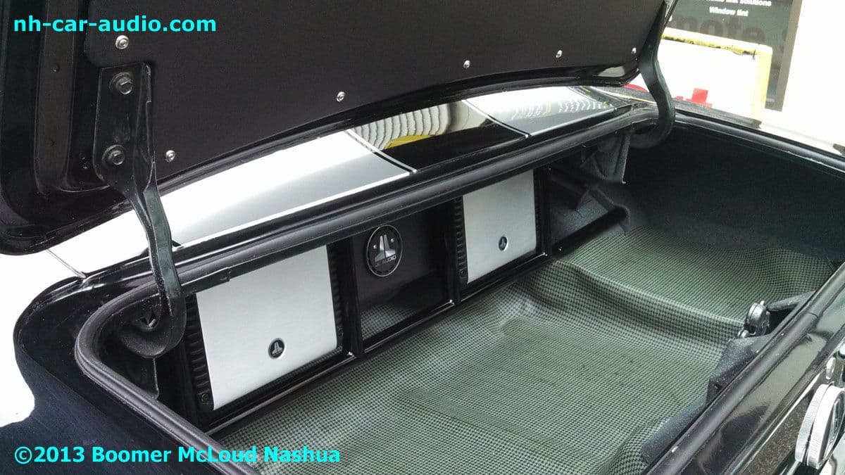 67-Camaro-powder-coated-floating-custom-stereo-installation